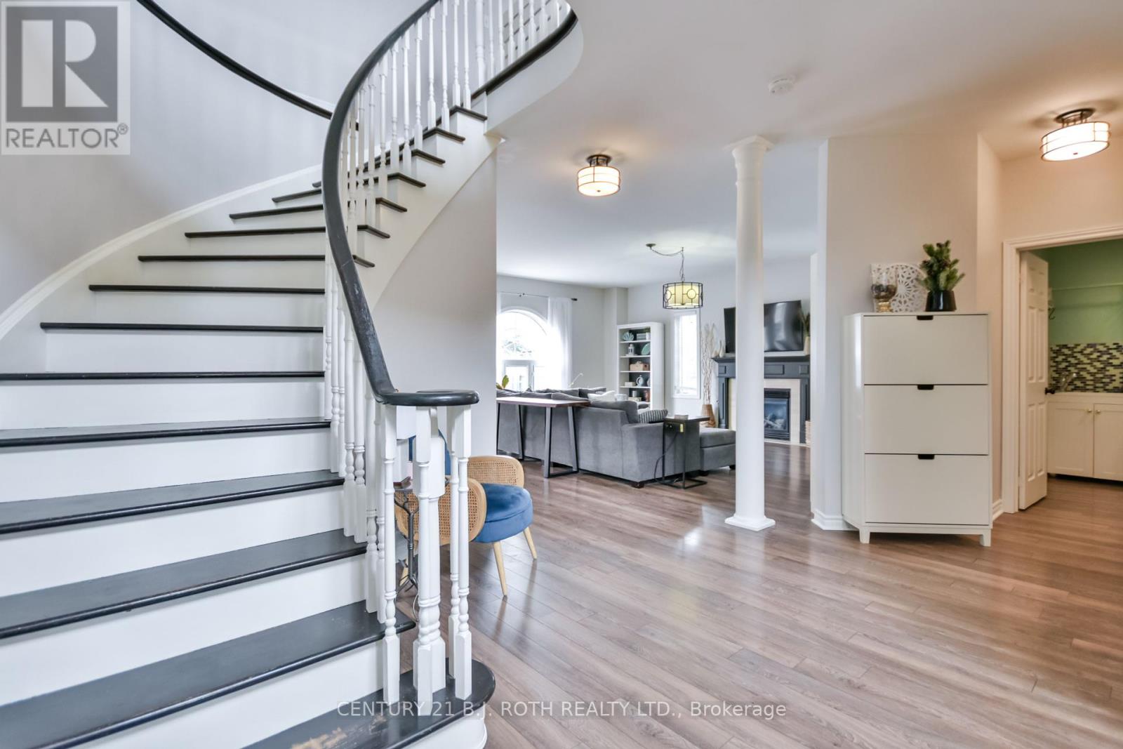 60 Carley Crescent, Barrie (Painswick South), Ontario  L4N 0M8 - Photo 7 - S12418114