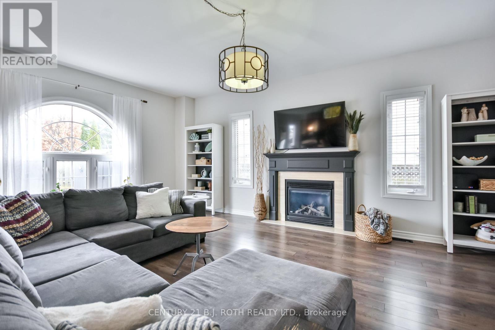 60 Carley Crescent, Barrie (Painswick South), Ontario  L4N 0M8 - Photo 9 - S12418114