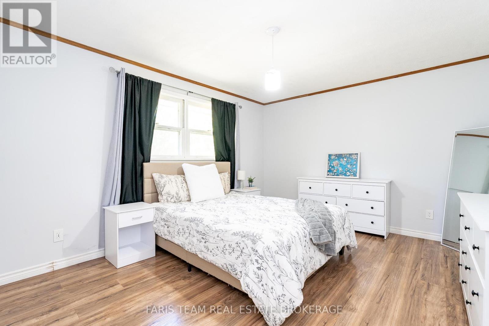 2570 Sunnidale Road, Springwater, Ontario  L0M 1T2 - Photo 12 - S12418156