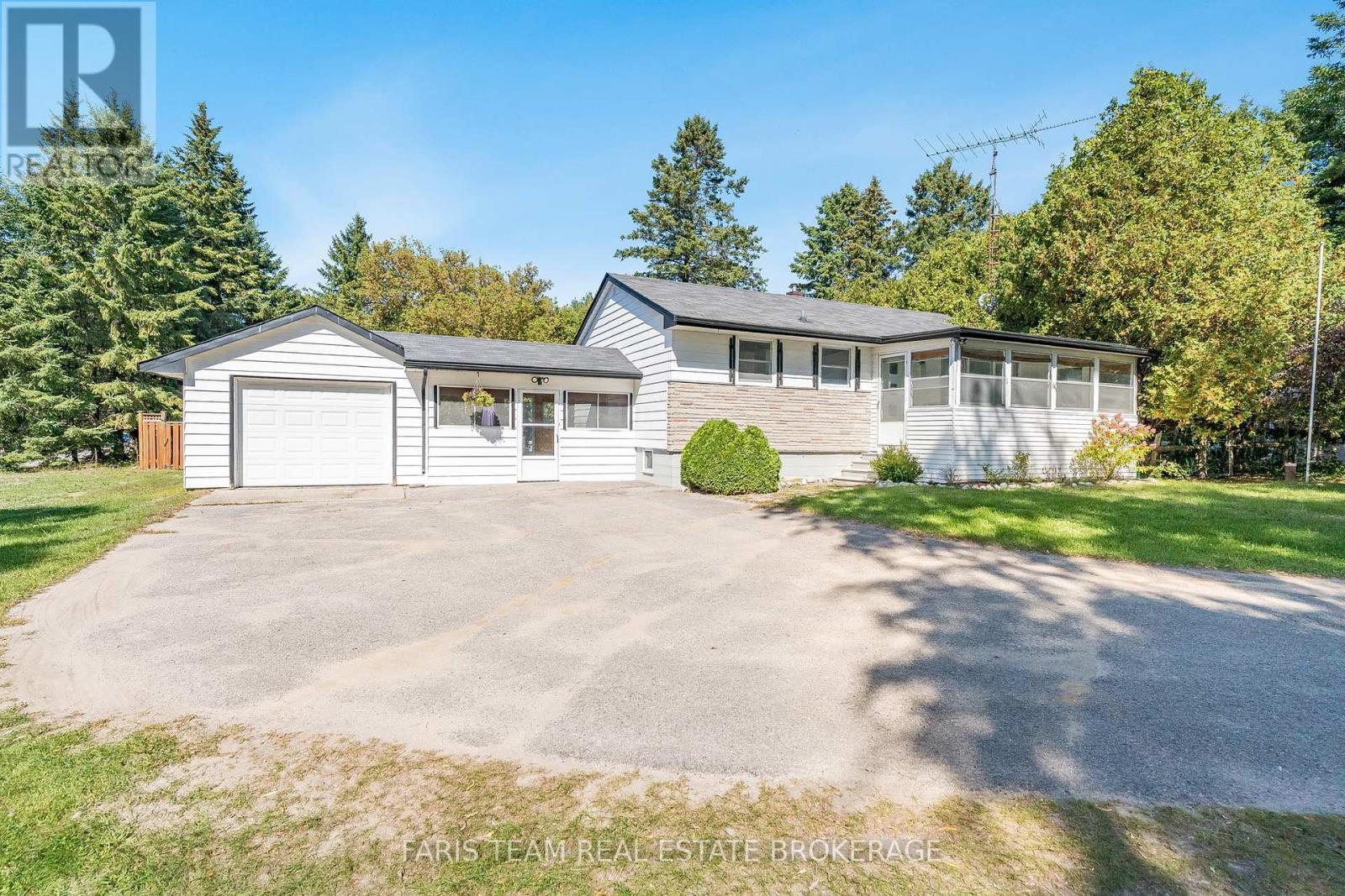 2570 Sunnidale Road, Springwater, Ontario  L0M 1T2 - Photo 2 - S12418156