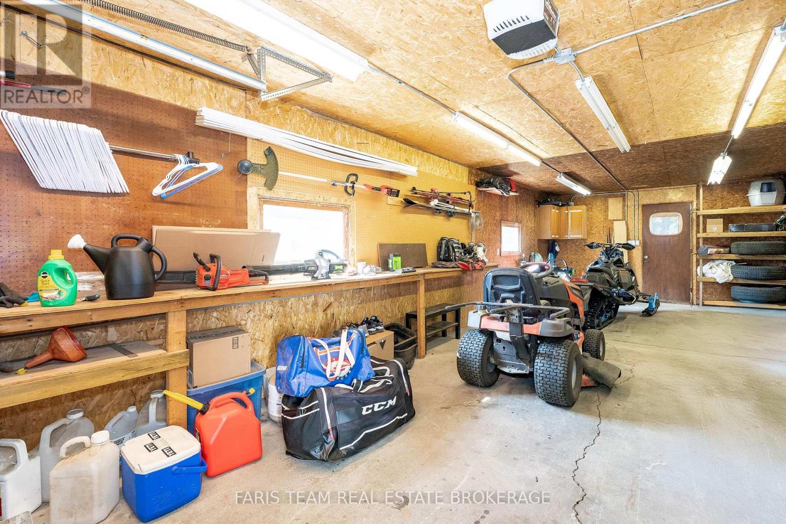2570 Sunnidale Road, Springwater, Ontario  L0M 1T2 - Photo 30 - S12418156
