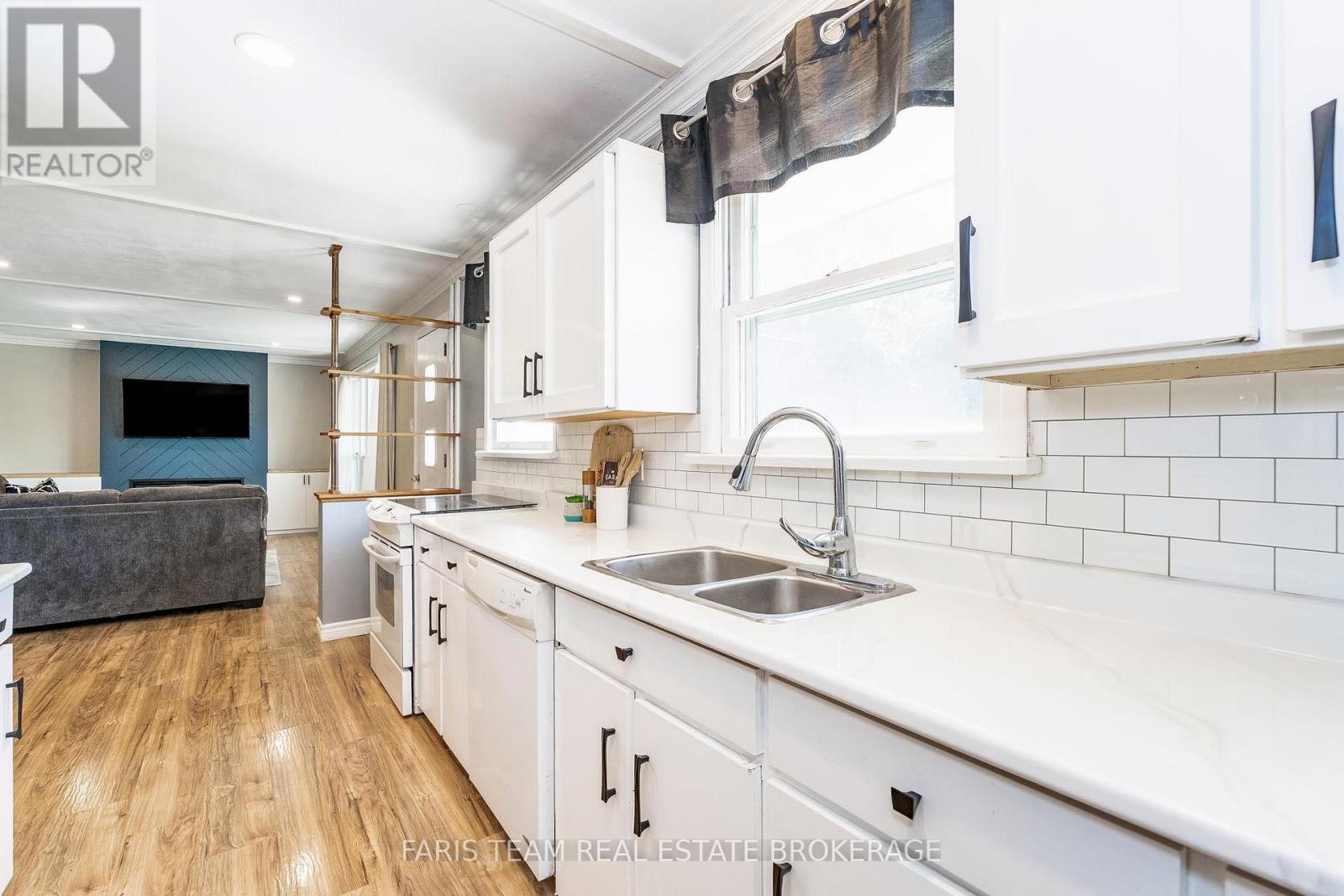 2570 Sunnidale Road, Springwater, Ontario  L0M 1T2 - Photo 6 - S12418156