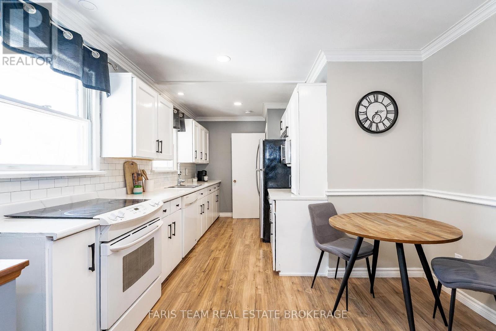 2570 Sunnidale Road, Springwater, Ontario  L0M 1T2 - Photo 7 - S12418156