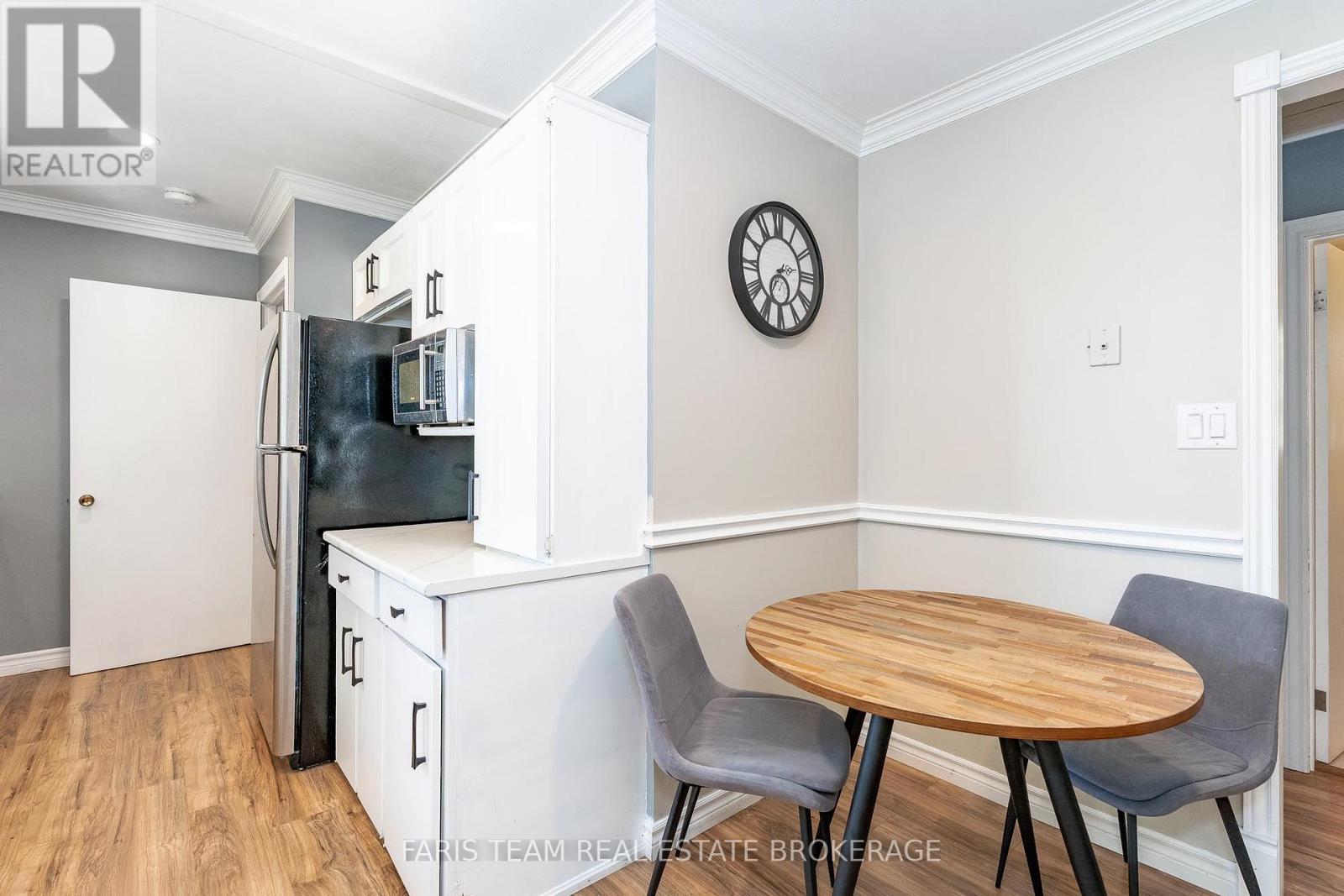 2570 Sunnidale Road, Springwater, Ontario  L0M 1T2 - Photo 8 - S12418156