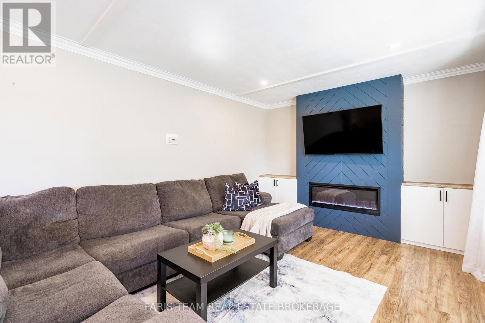 2570 Sunnidale Road, Springwater, Ontario  L0M 1T2 - Photo 9 - S12418156