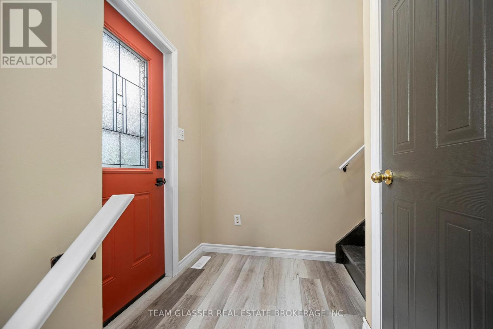 76 Juno Drive, St. Thomas, Ontario  N5R 6E9 - Photo 2 - X12418272