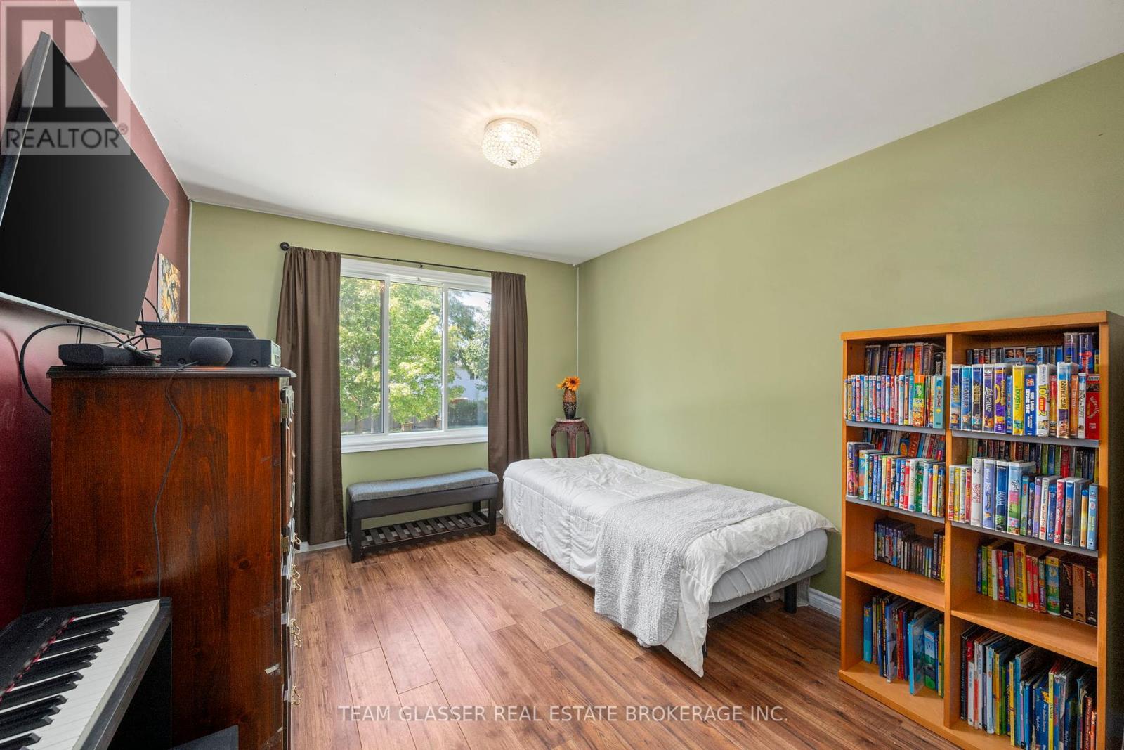 76 Juno Drive, St. Thomas, Ontario  N5R 6E9 - Photo 9 - X12418272