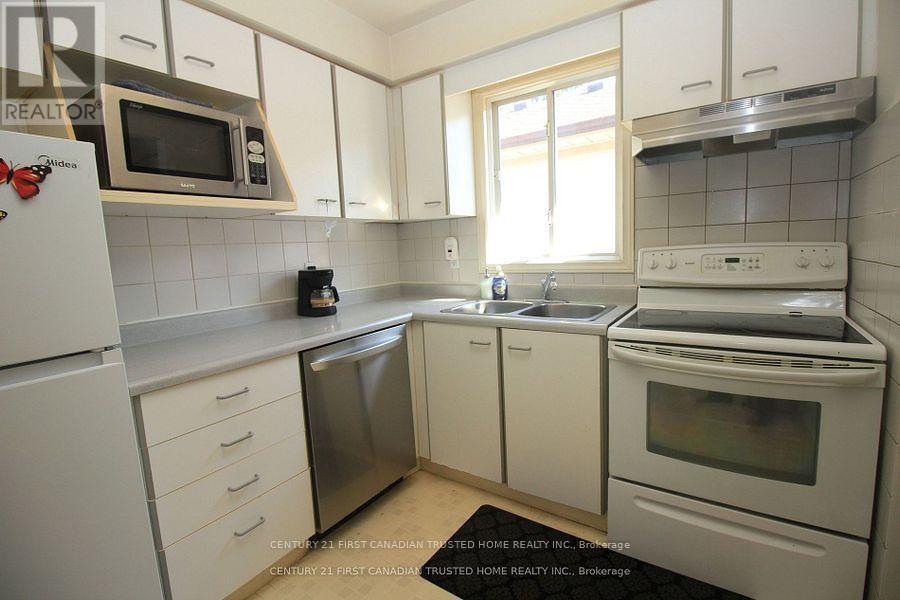 893 Lawson Road, London North, Ontario  N6G 4X4 - Photo 12 - X12418287