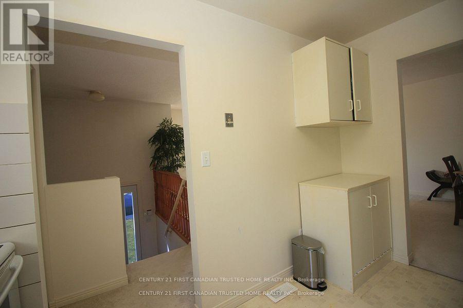 893 Lawson Road, London North, Ontario  N6G 4X4 - Photo 14 - X12418287