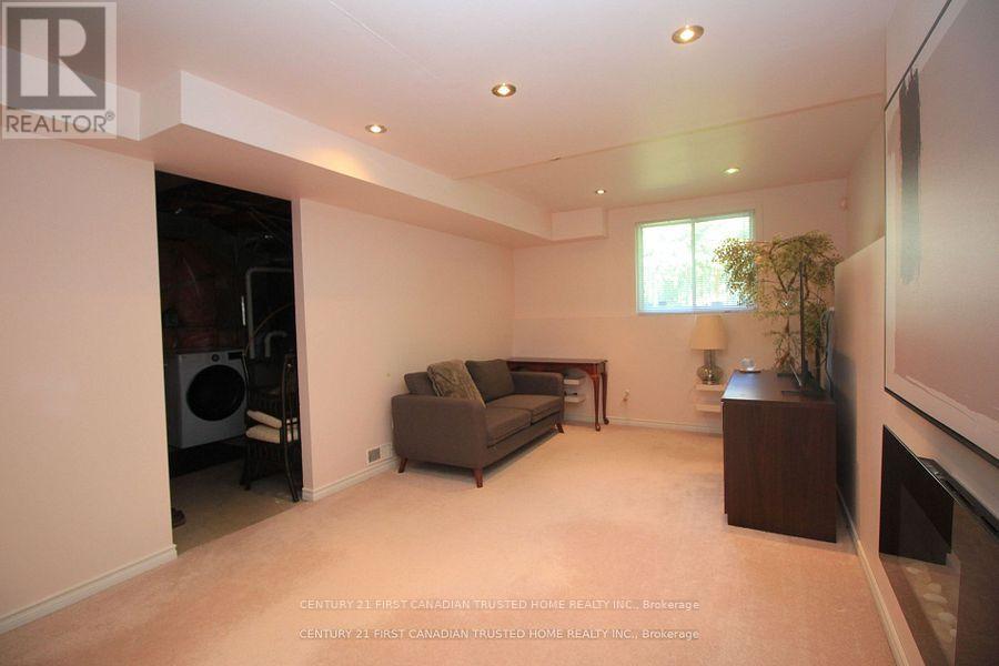 893 Lawson Road, London North, Ontario  N6G 4X4 - Photo 33 - X12418287