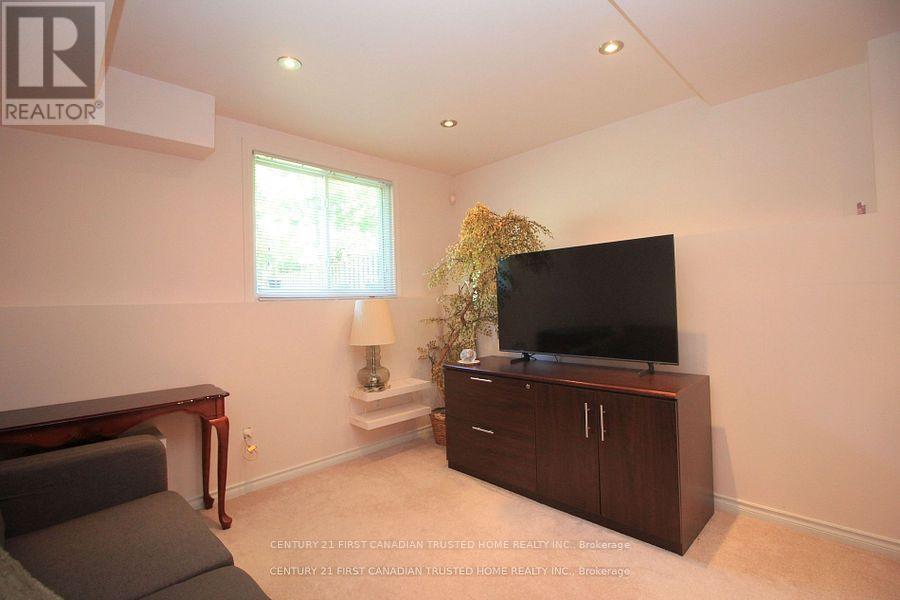 893 Lawson Road, London North, Ontario  N6G 4X4 - Photo 34 - X12418287