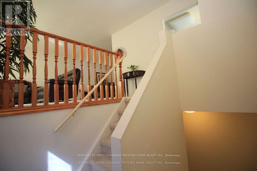893 Lawson Road, London North, Ontario  N6G 4X4 - Photo 5 - X12418287