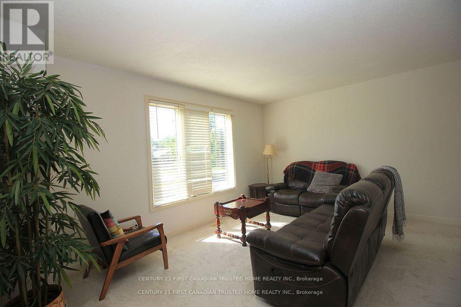 893 Lawson Road, London North, Ontario  N6G 4X4 - Photo 6 - X12418287