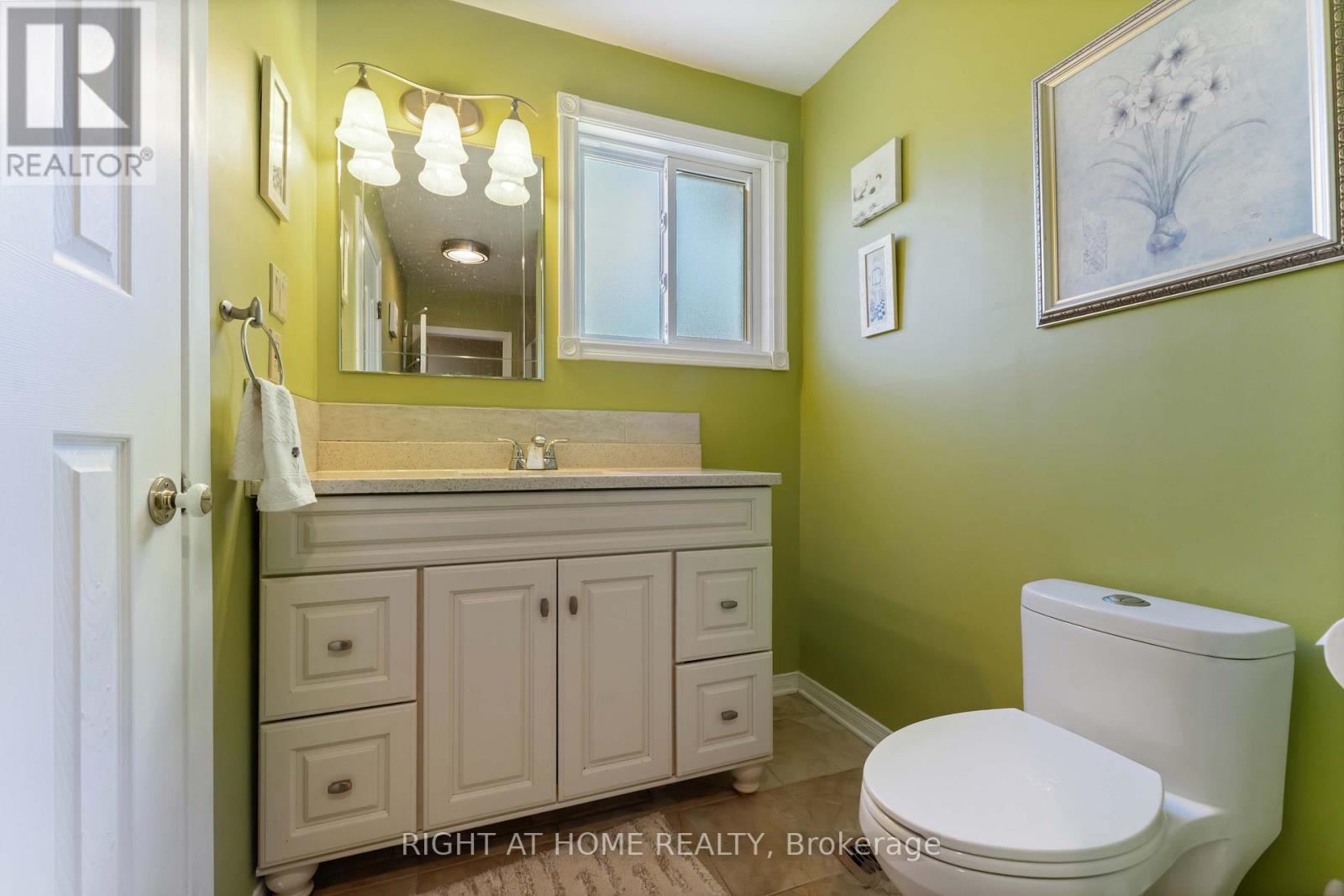 2221 Circle Place, Ottawa, Ontario  K1G 3E2 - Photo 12 - X12418193