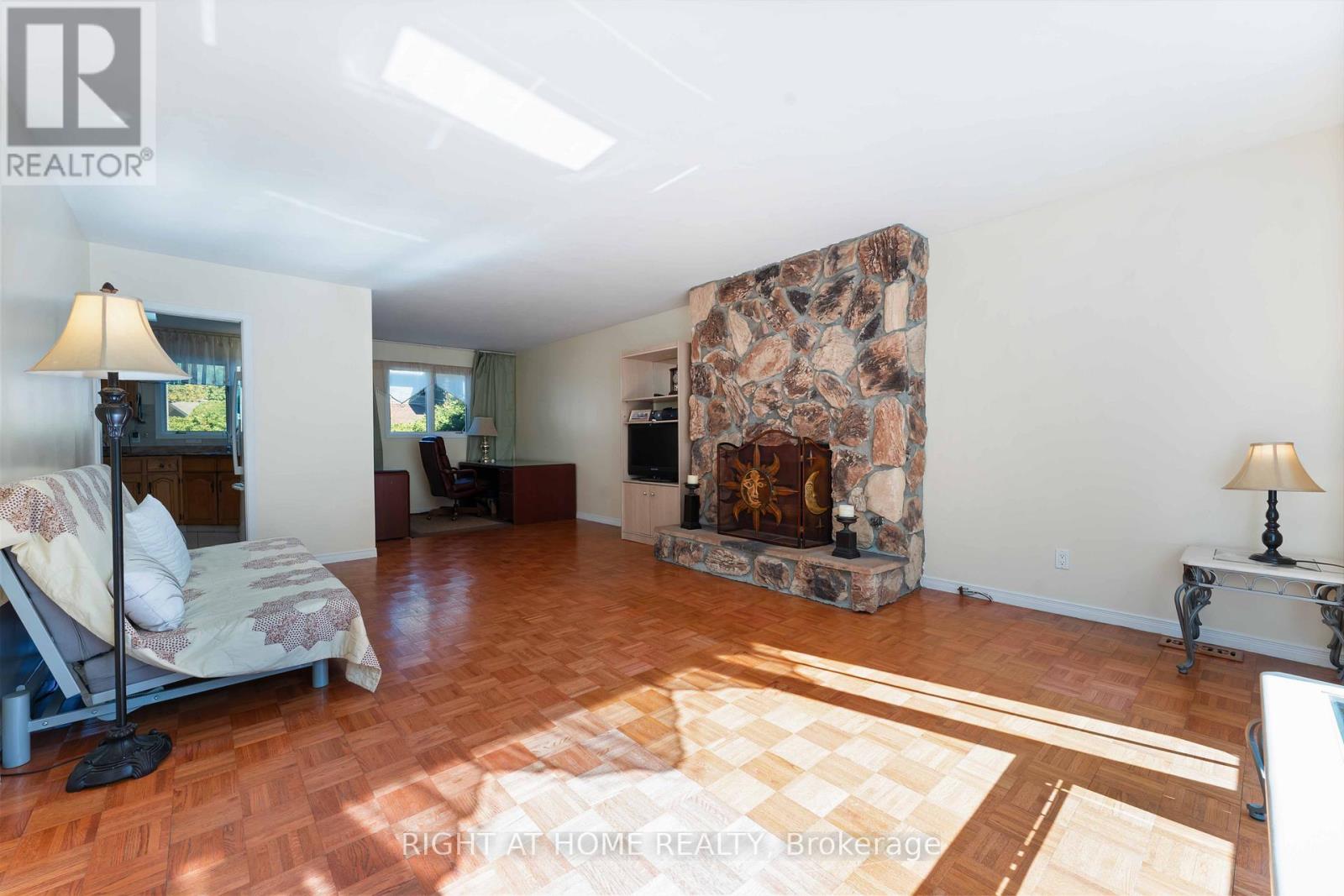 2221 Circle Place, Ottawa, Ontario  K1G 3E2 - Photo 16 - X12418193