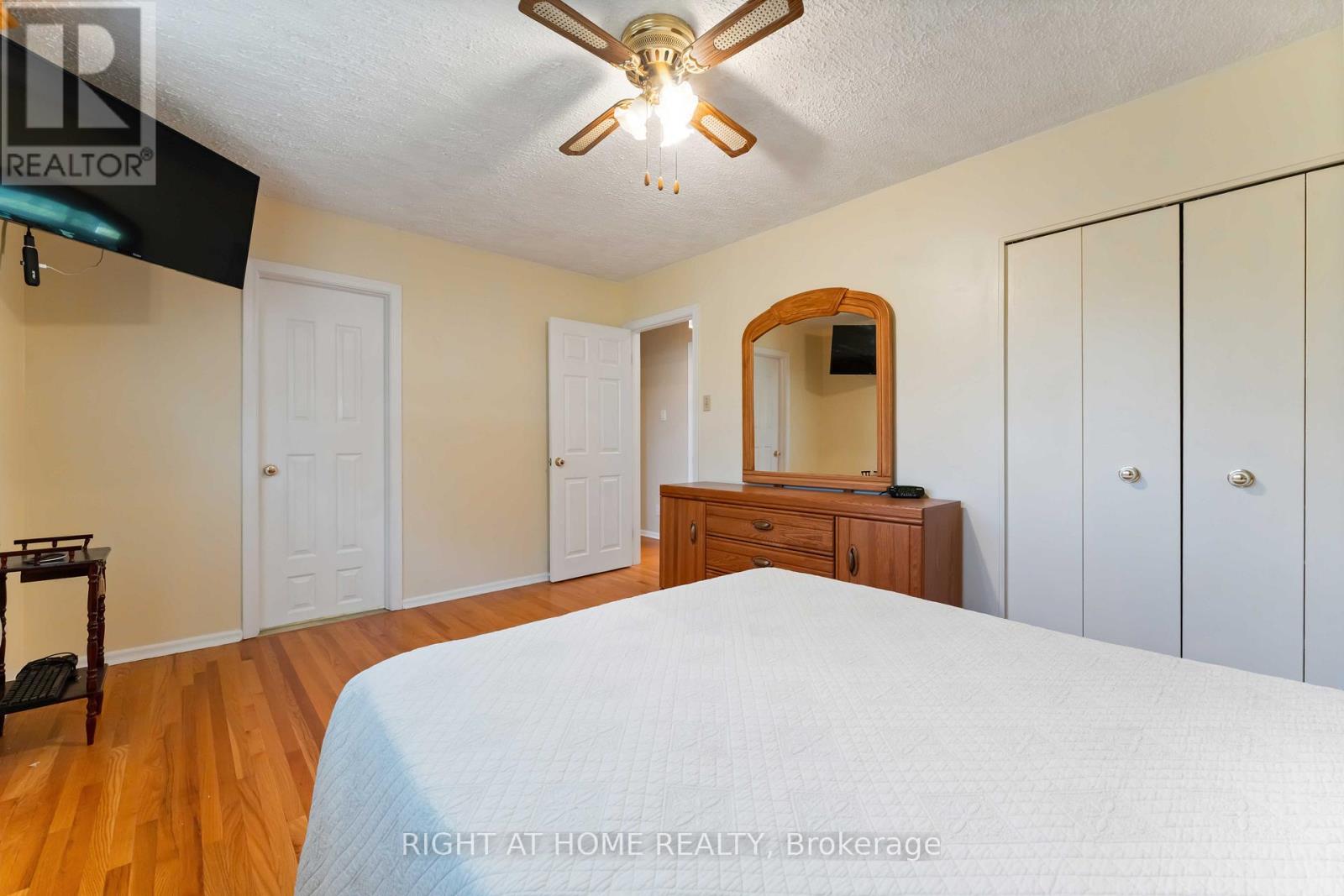 2221 Circle Place, Ottawa, Ontario  K1G 3E2 - Photo 19 - X12418193