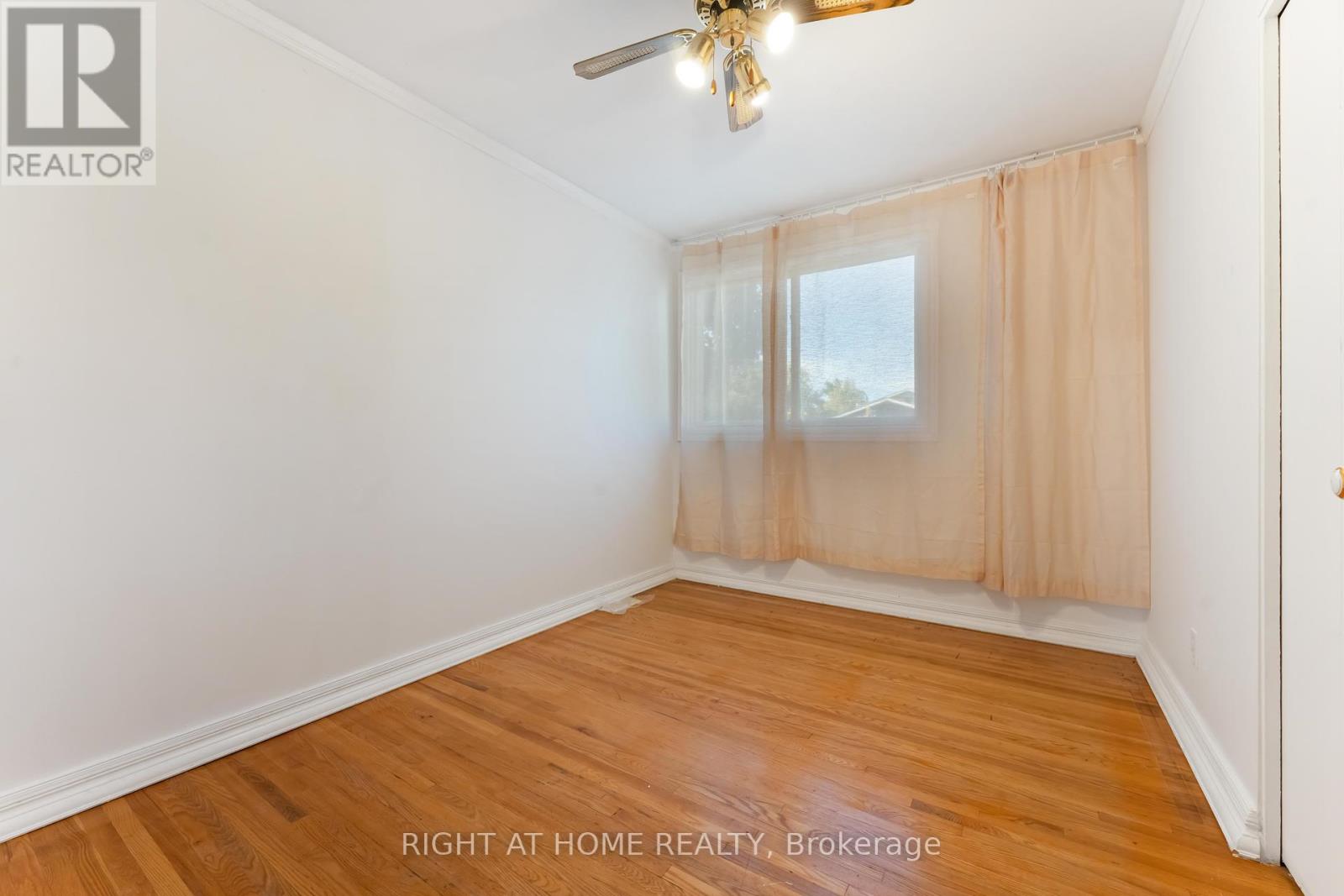 2221 Circle Place, Ottawa, Ontario  K1G 3E2 - Photo 21 - X12418193