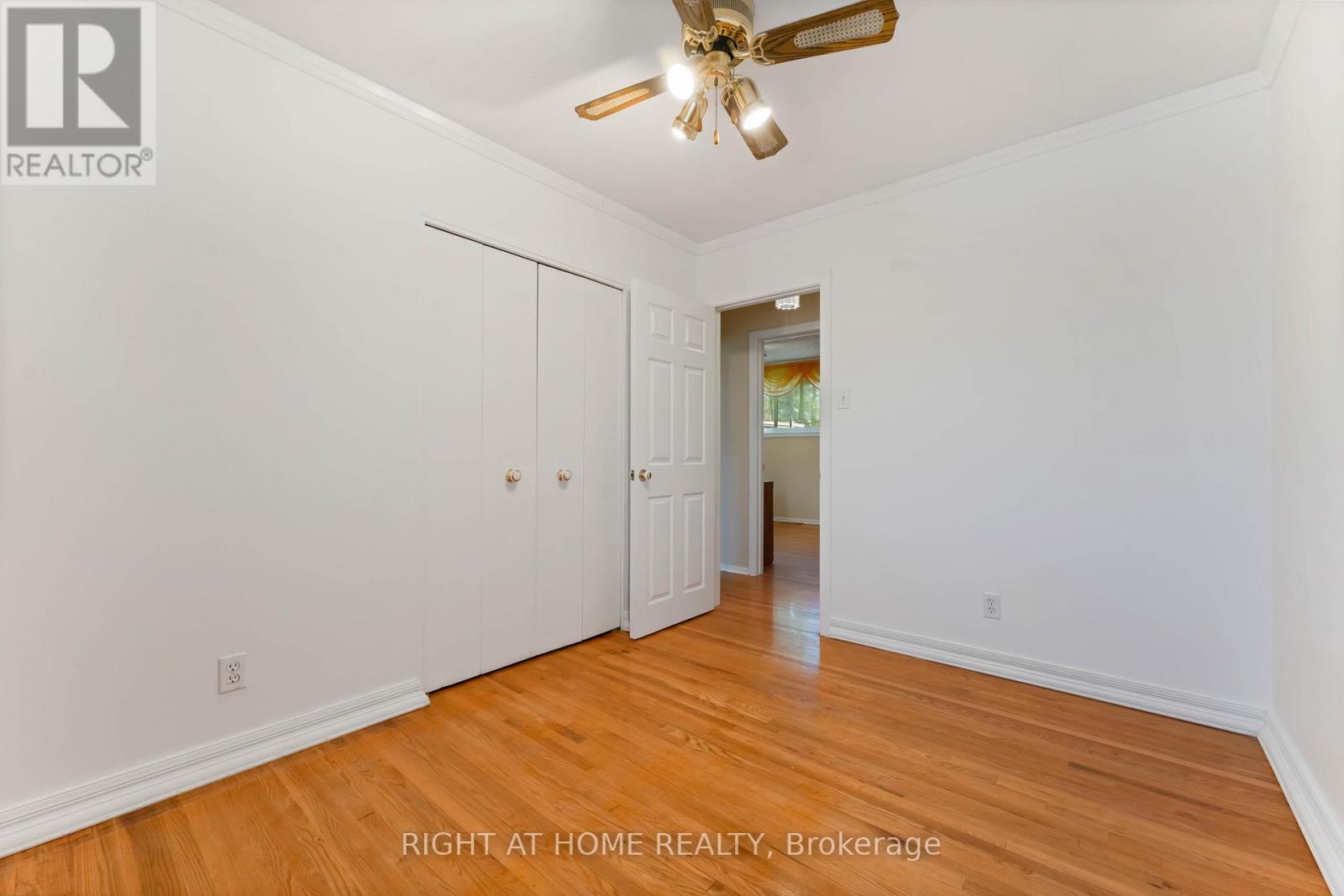 2221 Circle Place, Ottawa, Ontario  K1G 3E2 - Photo 24 - X12418193