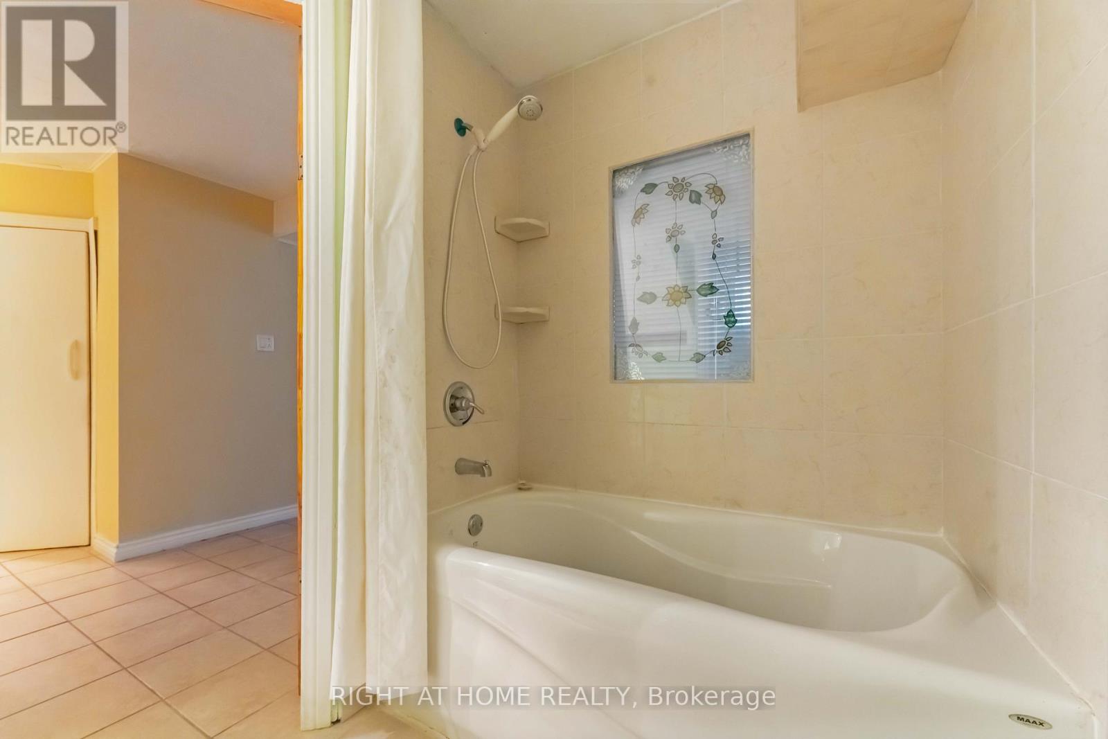 2221 Circle Place, Ottawa, Ontario  K1G 3E2 - Photo 28 - X12418193