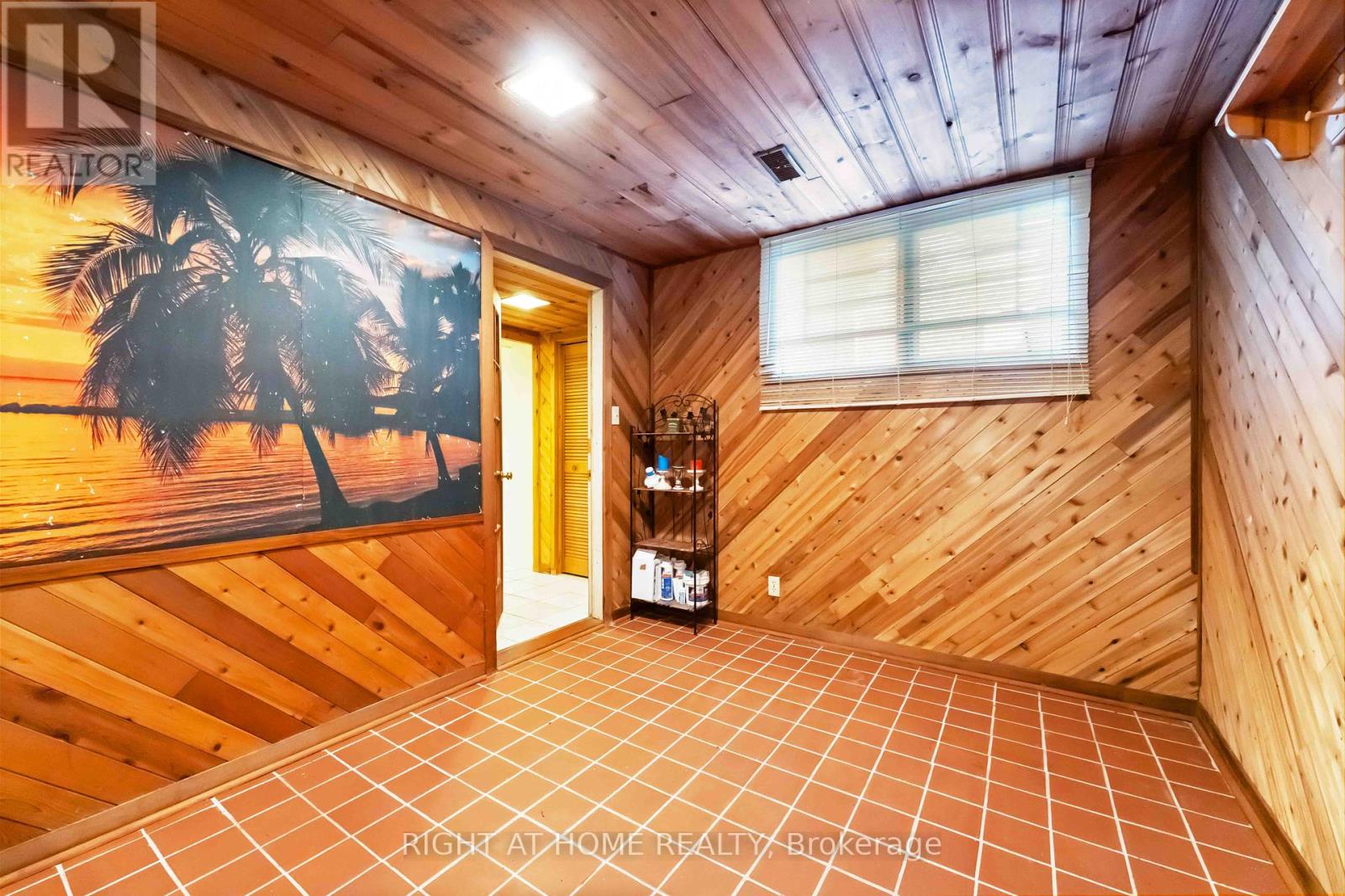 2221 Circle Place, Ottawa, Ontario  K1G 3E2 - Photo 37 - X12418193