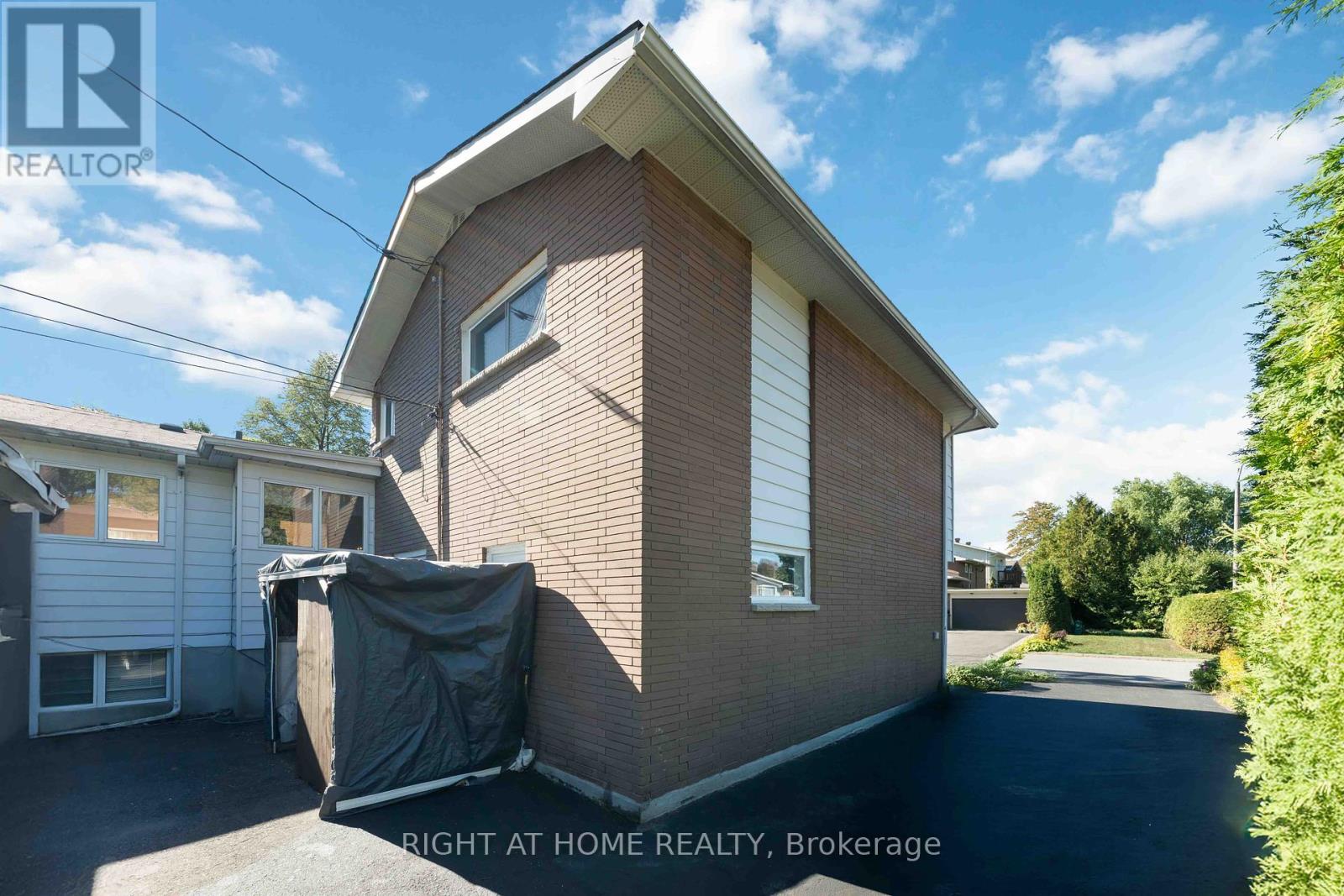 2221 Circle Place, Ottawa, Ontario  K1G 3E2 - Photo 42 - X12418193