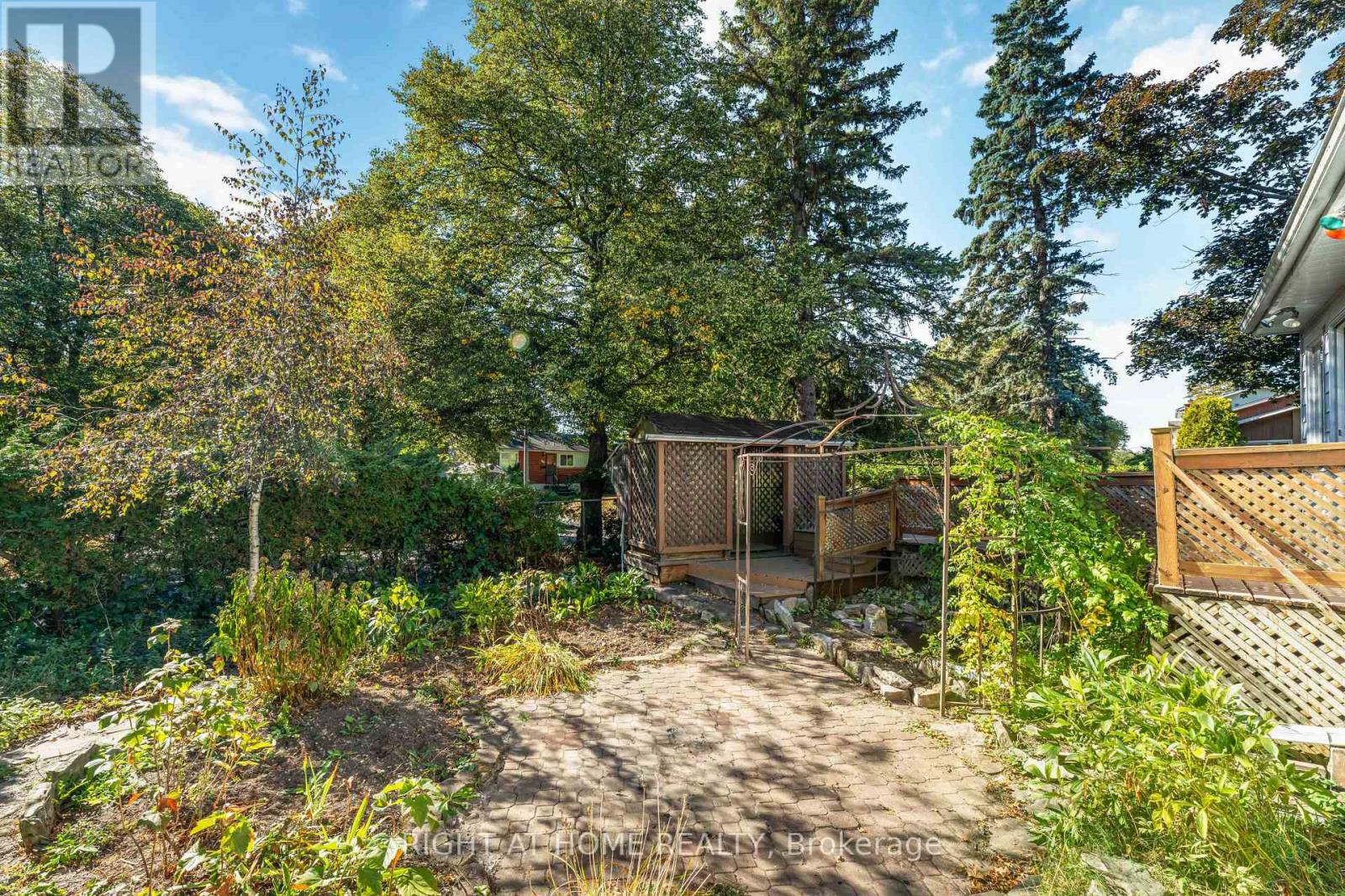 2221 Circle Place, Ottawa, Ontario  K1G 3E2 - Photo 44 - X12418193