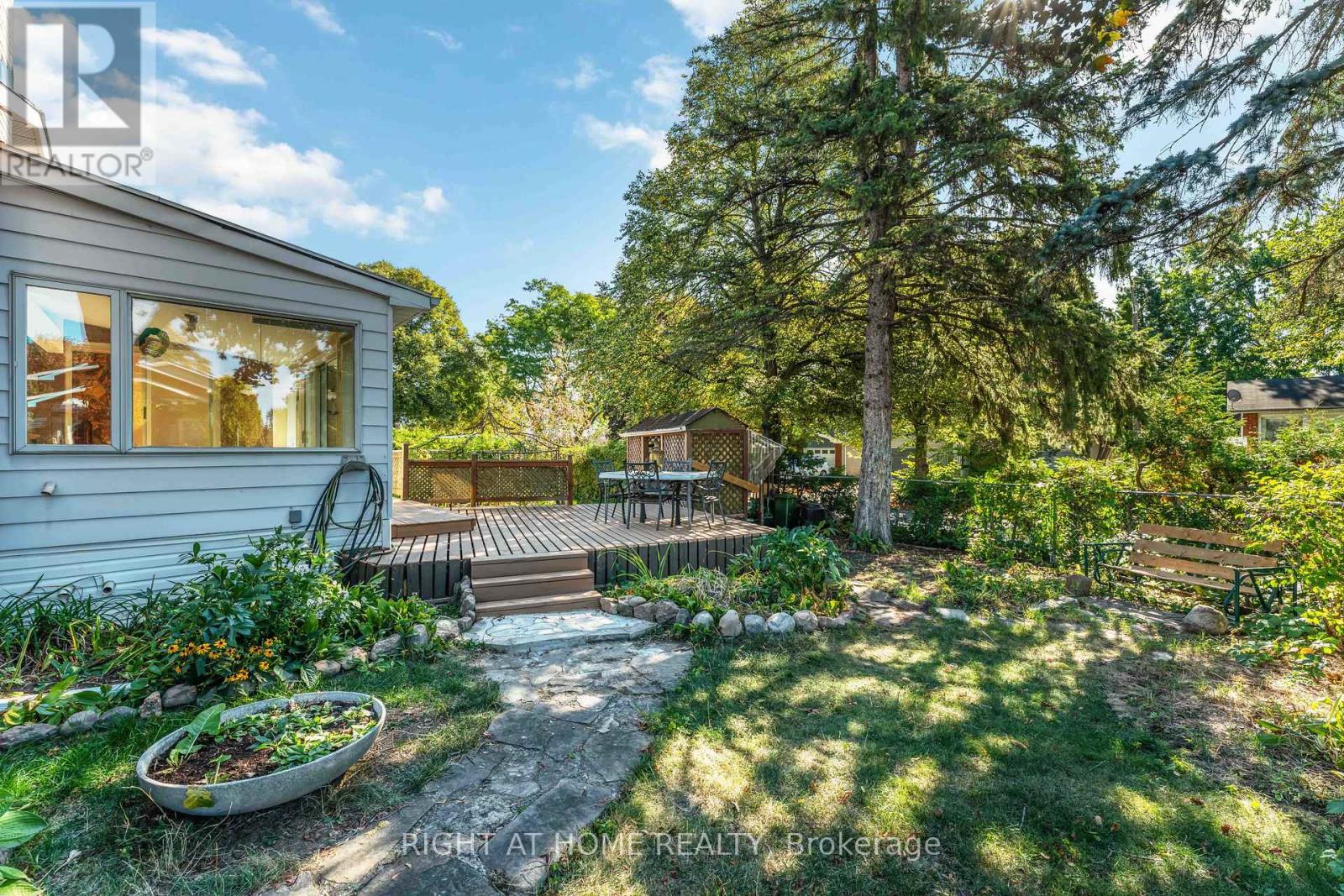2221 Circle Place, Ottawa, Ontario  K1G 3E2 - Photo 45 - X12418193
