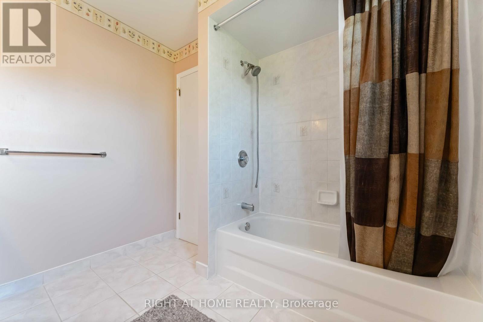 160 Grassy Plains Drive, Ottawa, Ontario  K2M 2S1 - Photo 18 - X12418195