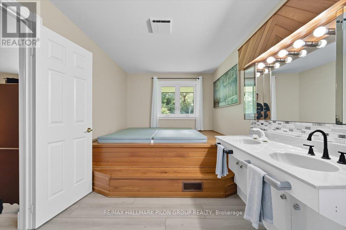 1717 Lakeshore Drive, Ottawa, Ontario  K4P 1H1 - Photo 17 - X12418202