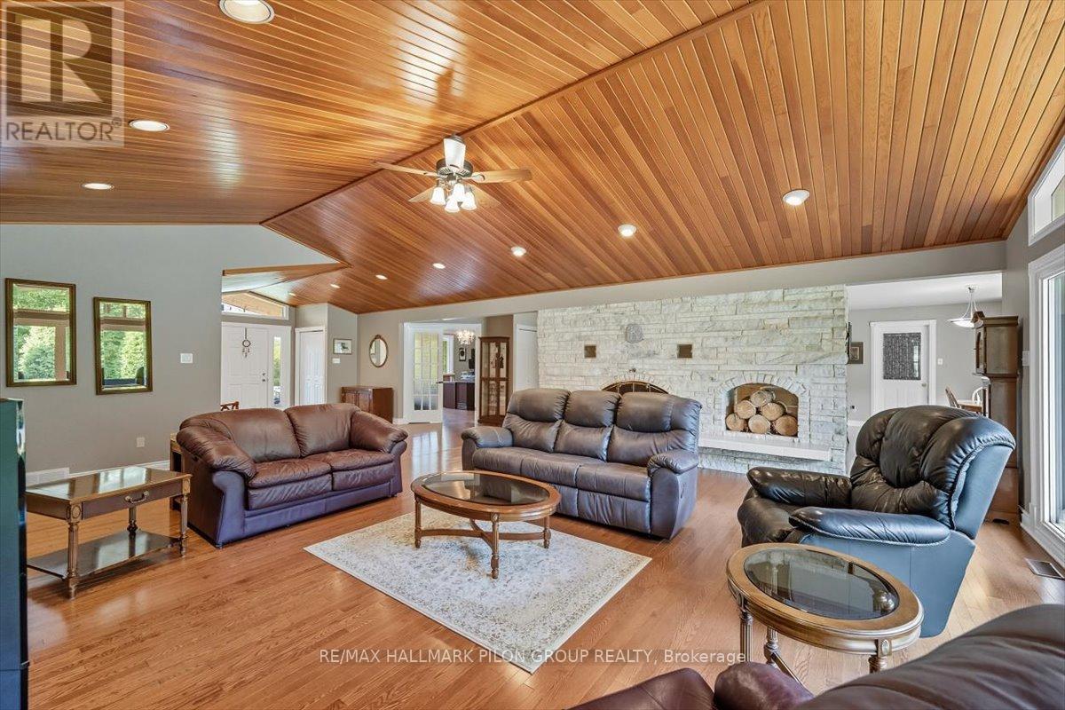 1717 Lakeshore Drive, Ottawa, Ontario  K4P 1H1 - Photo 5 - X12418202