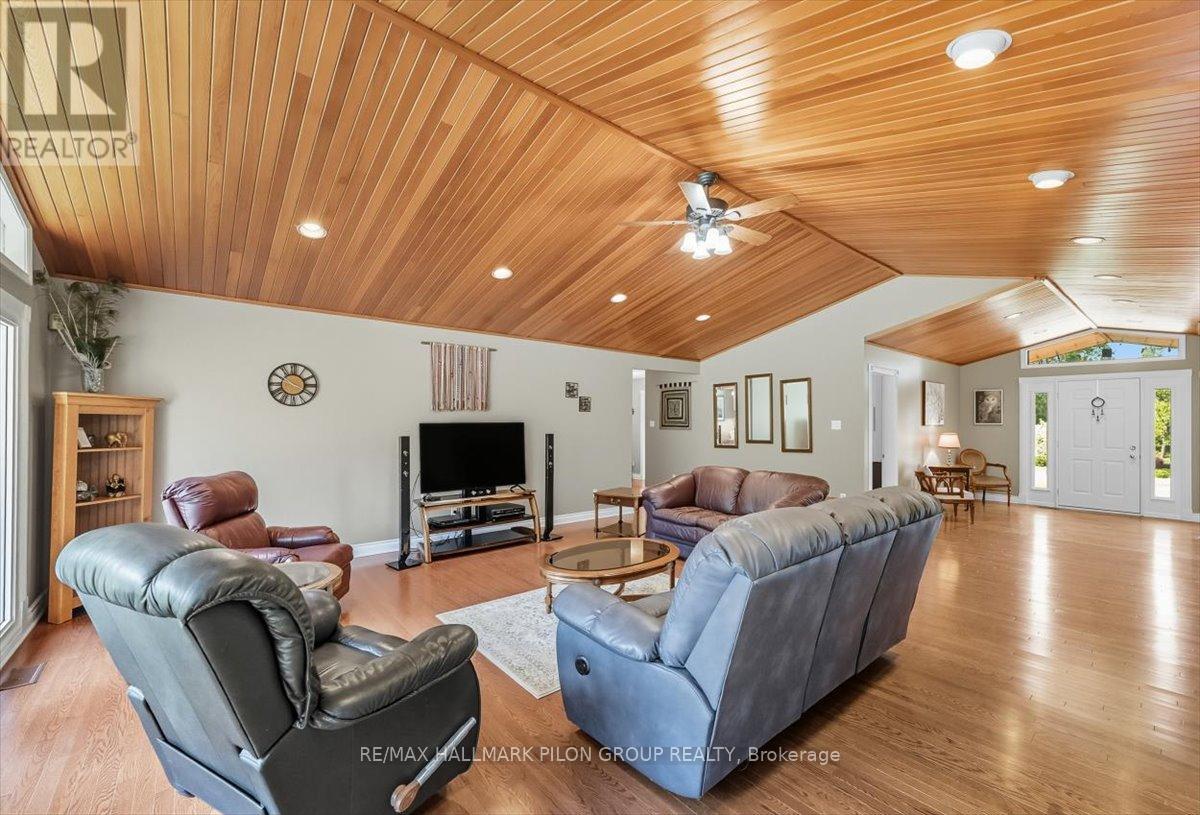 1717 Lakeshore Drive, Ottawa, Ontario  K4P 1H1 - Photo 6 - X12418202