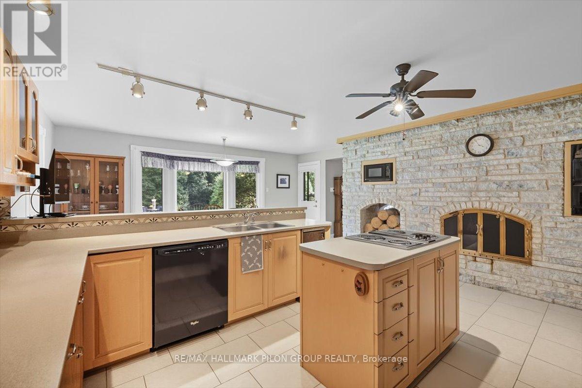 1717 Lakeshore Drive, Ottawa, Ontario  K4P 1H1 - Photo 8 - X12418202