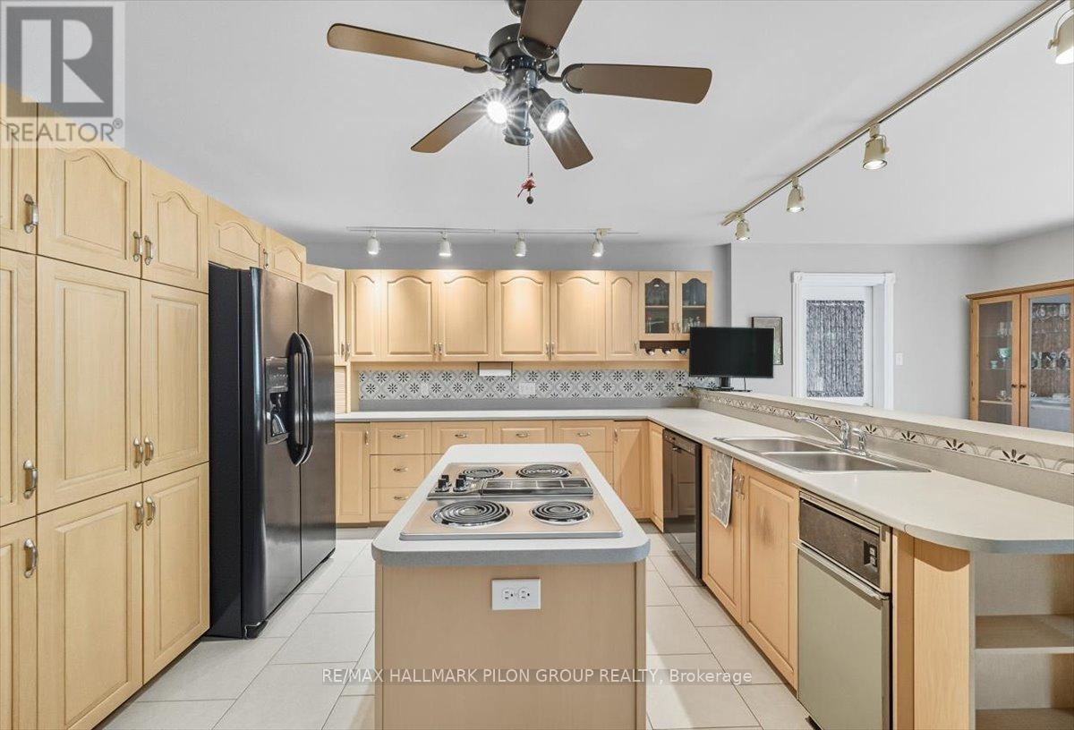 1717 Lakeshore Drive, Ottawa, Ontario  K4P 1H1 - Photo 9 - X12418202