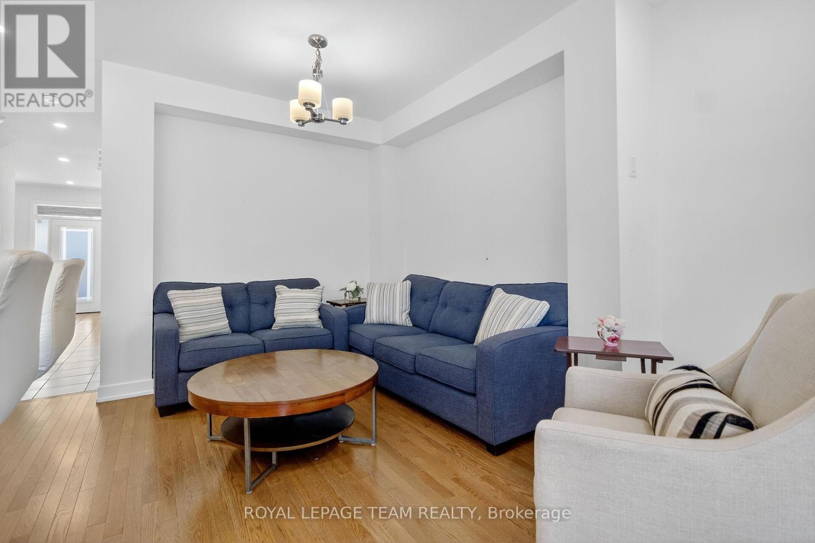 337 Ibanez Walk, Ottawa, Ontario  K1T 0V8 - Photo 13 - X12418236