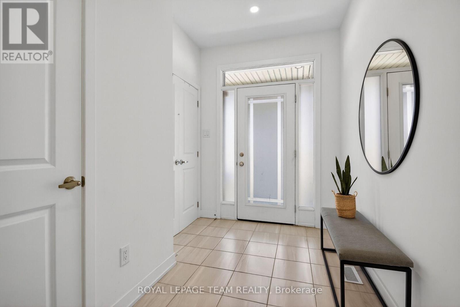 337 Ibanez Walk, Ottawa, Ontario  K1T 0V8 - Photo 2 - X12418236