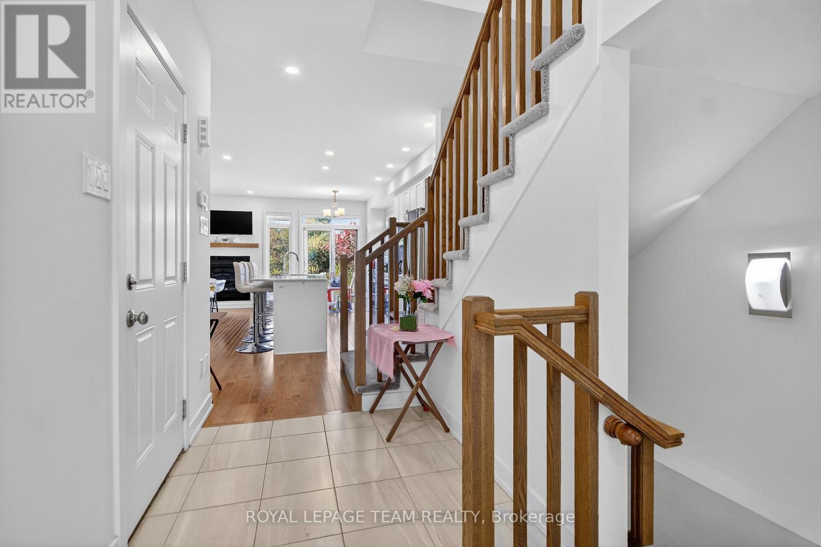 337 Ibanez Walk, Ottawa, Ontario  K1T 0V8 - Photo 5 - X12418236