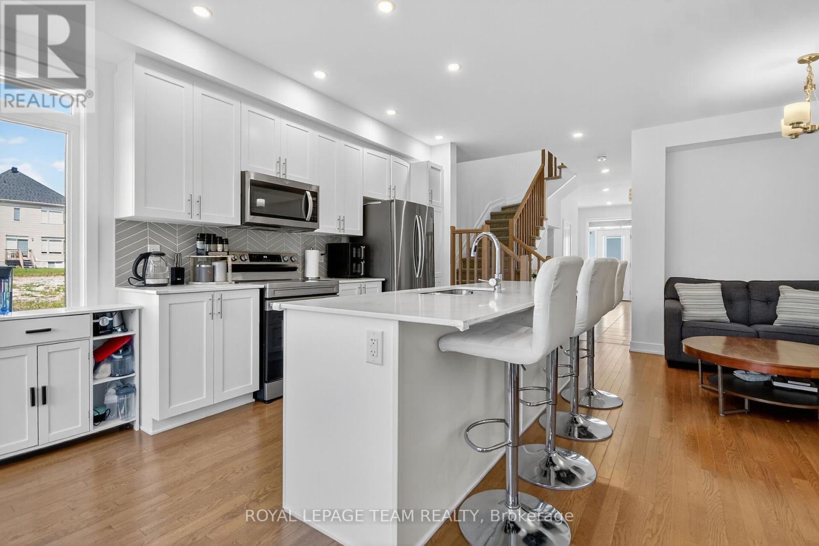 337 Ibanez Walk, Ottawa, Ontario  K1T 0V8 - Photo 6 - X12418236