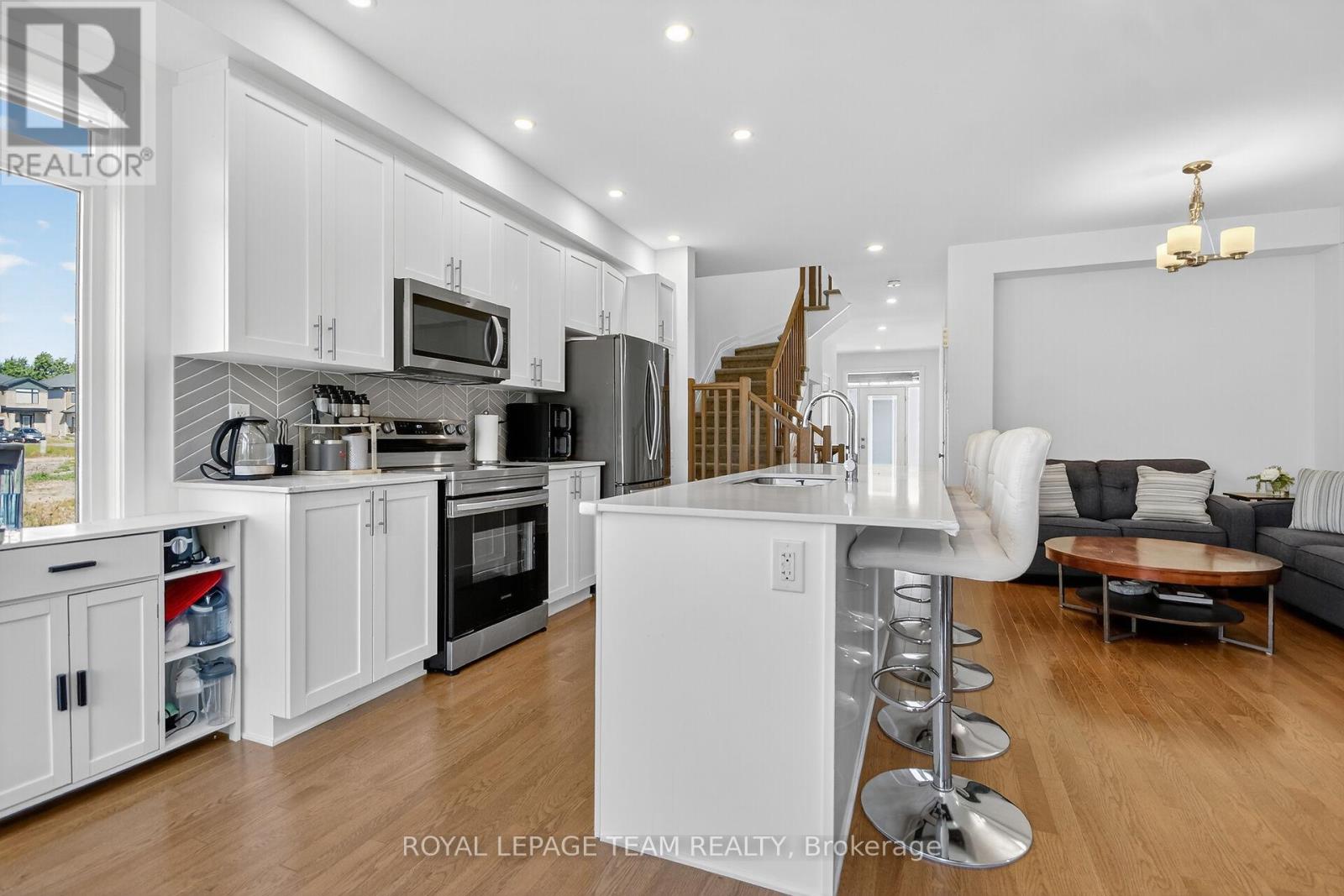 337 Ibanez Walk, Ottawa, Ontario  K1T 0V8 - Photo 8 - X12418236