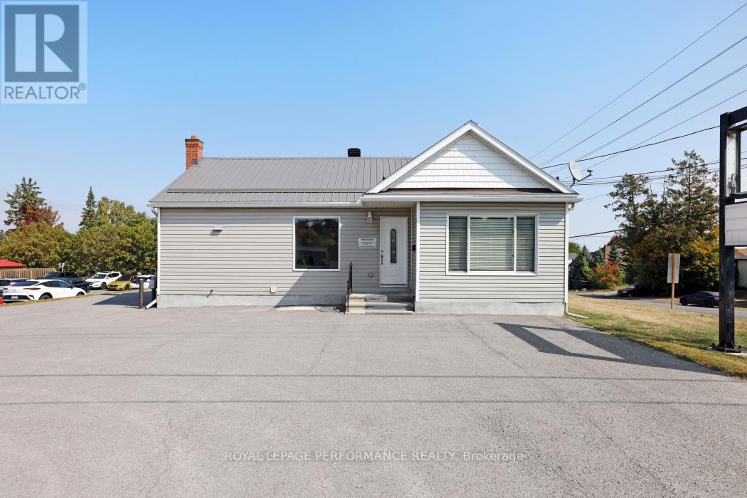 2002 Carp Road, Ottawa, Ontario  K0A 1L0 - Photo 2 - X12418279