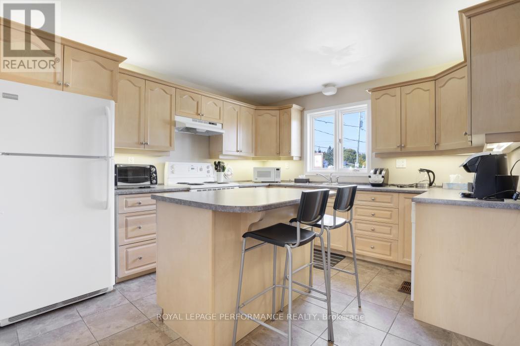2002 Carp Road, Ottawa, Ontario  K0A 1L0 - Photo 8 - X12418279
