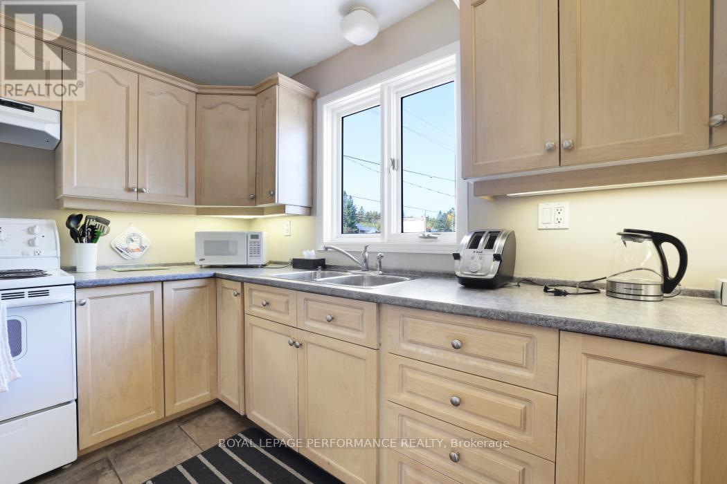 2002 Carp Road, Ottawa, Ontario  K0A 1L0 - Photo 9 - X12418279