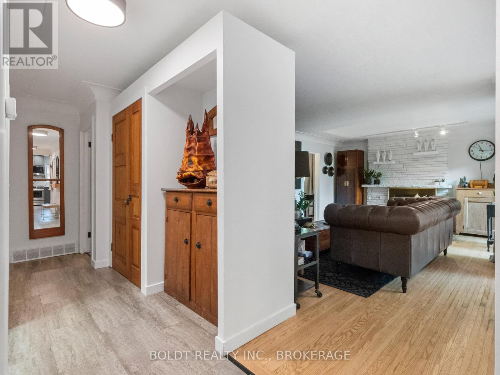 38 Kenworth Drive, St. Catharines, Ontario  L2M 4S2 - Photo 11 - X12418244
