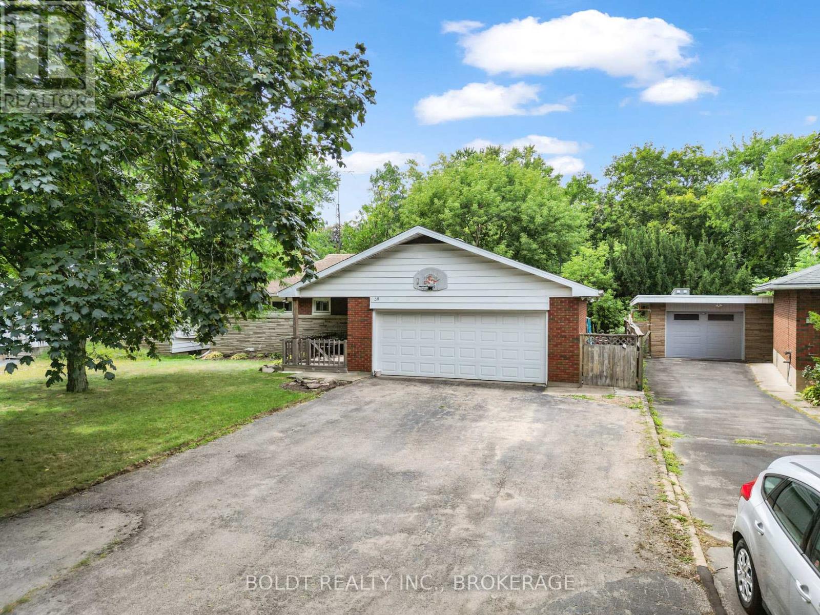 38 Kenworth Drive, St. Catharines, Ontario  L2M 4S2 - Photo 2 - X12418244
