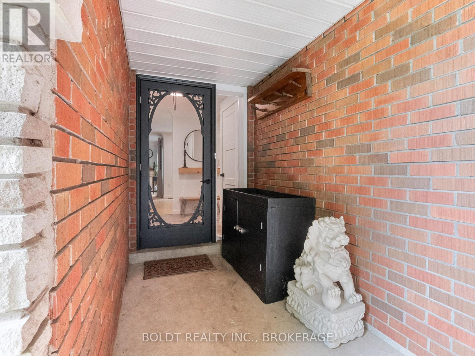 38 Kenworth Drive, St. Catharines, Ontario  L2M 4S2 - Photo 4 - X12418244