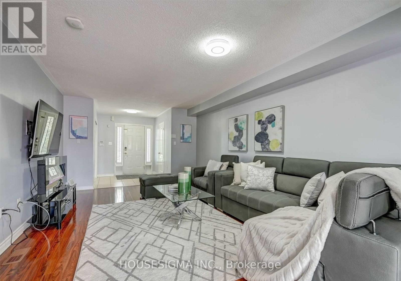 77 Beavervalley Drive, Brampton, Ontario  L7A 3R3 - Photo 2 - W12418124