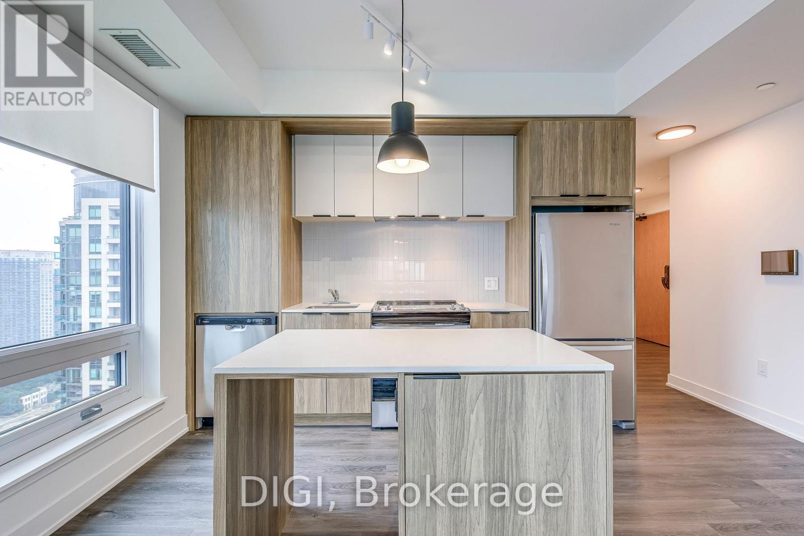 3010 - 185 Enfield Place, Mississauga, Ontario  L5B 0R3 - Photo 3 - W12418142