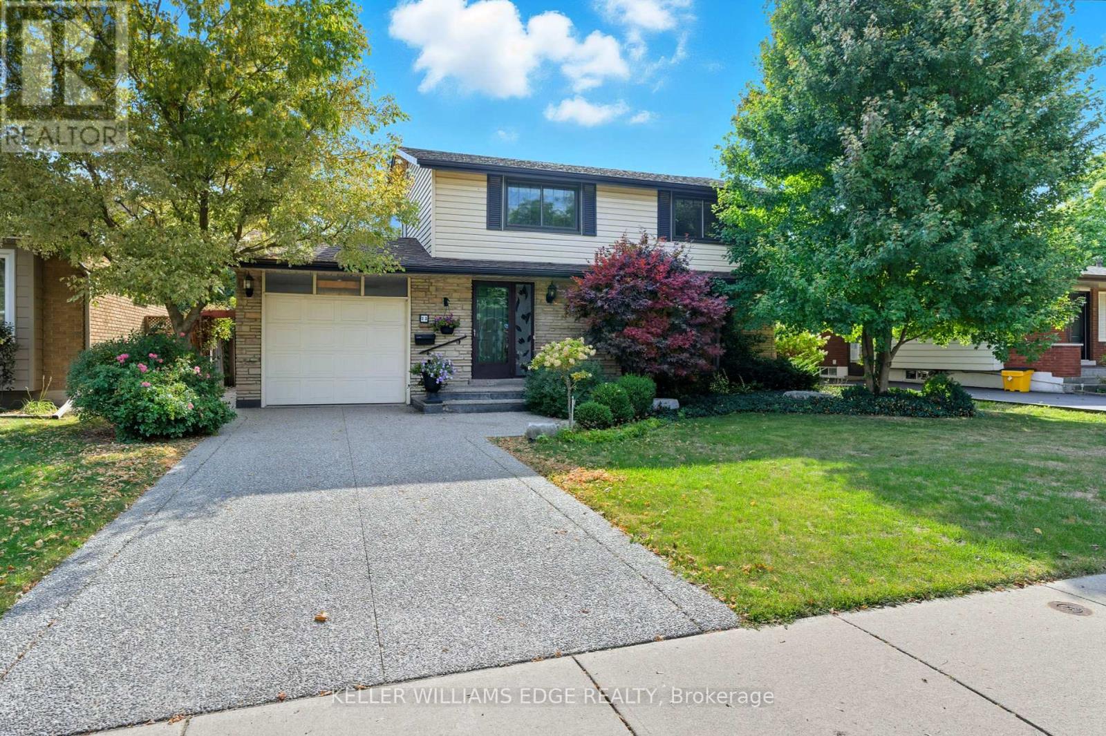 33 GOLDFINCH ROAD, Hamilton, Ontario