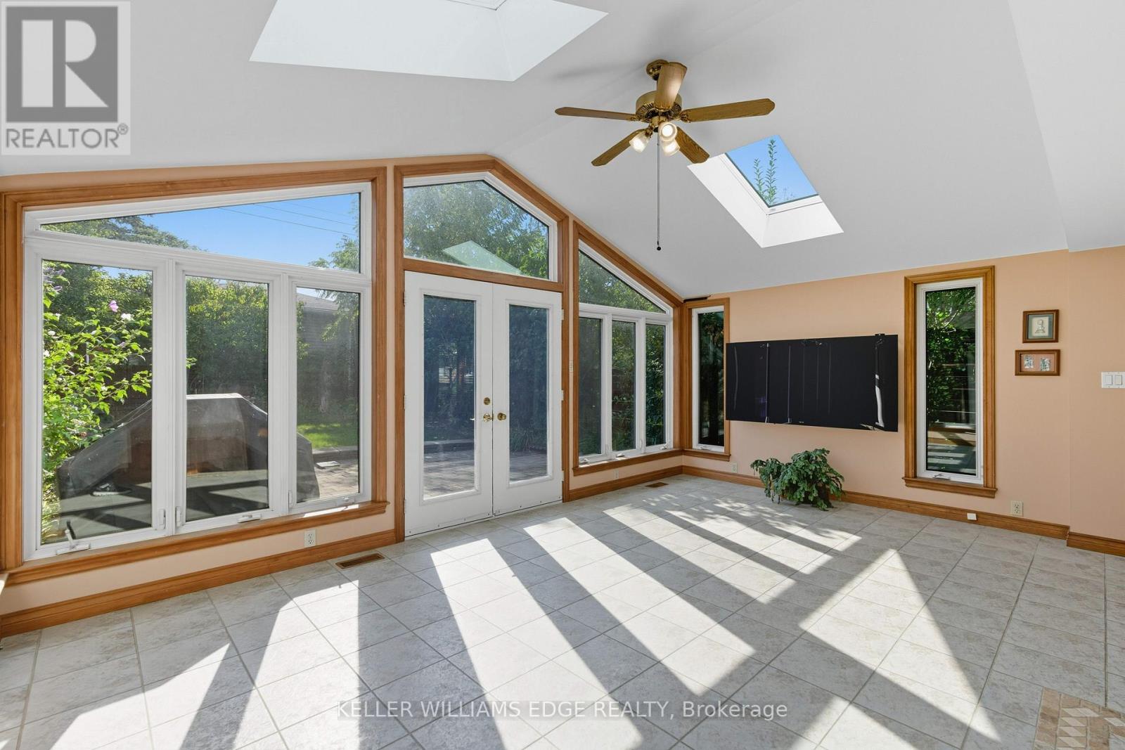 33 Goldfinch Road, Hamilton, Ontario  L9A 3W8 - Photo 22 - X12418138