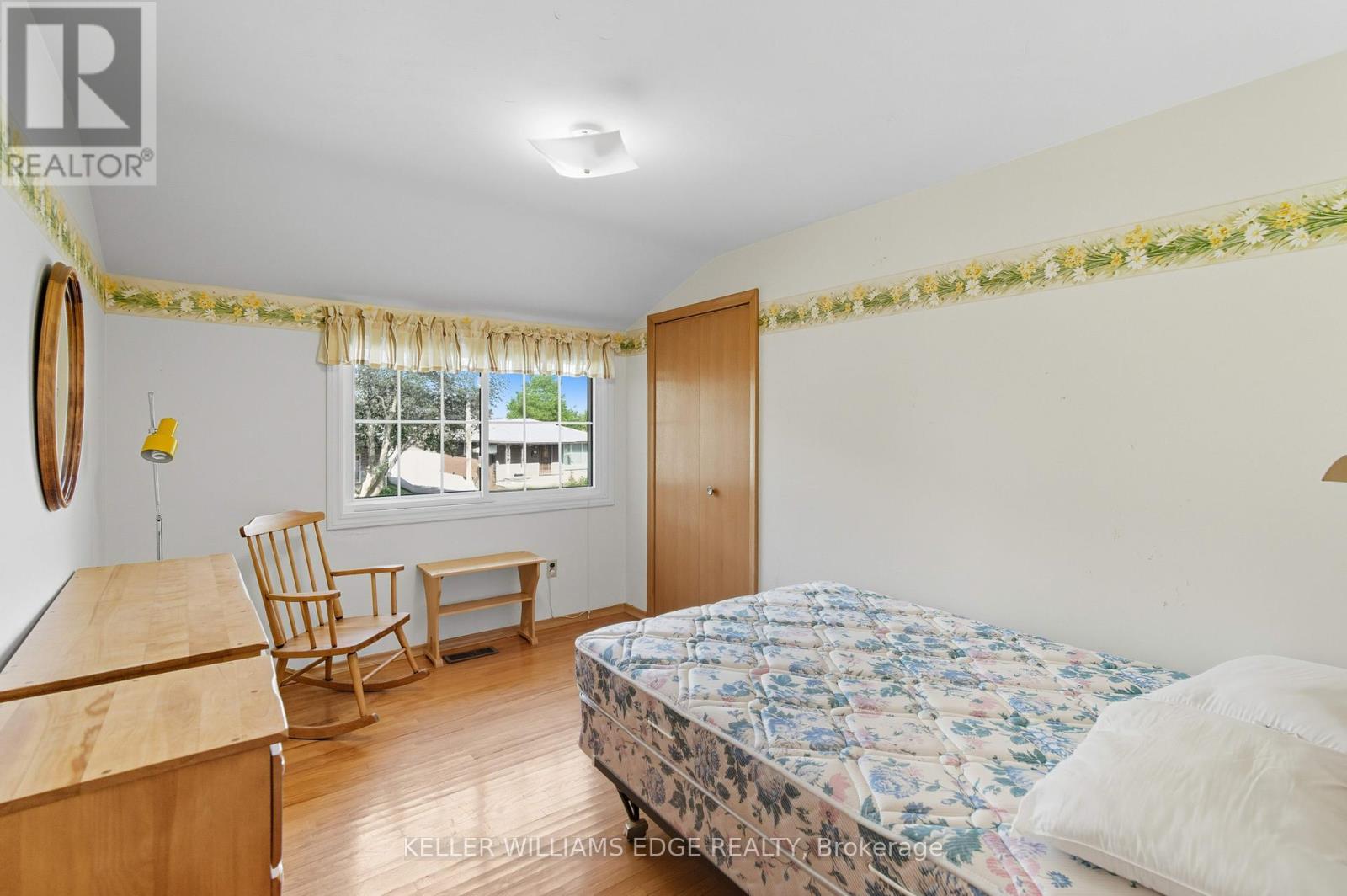 33 Goldfinch Road, Hamilton, Ontario  L9A 3W8 - Photo 27 - X12418138