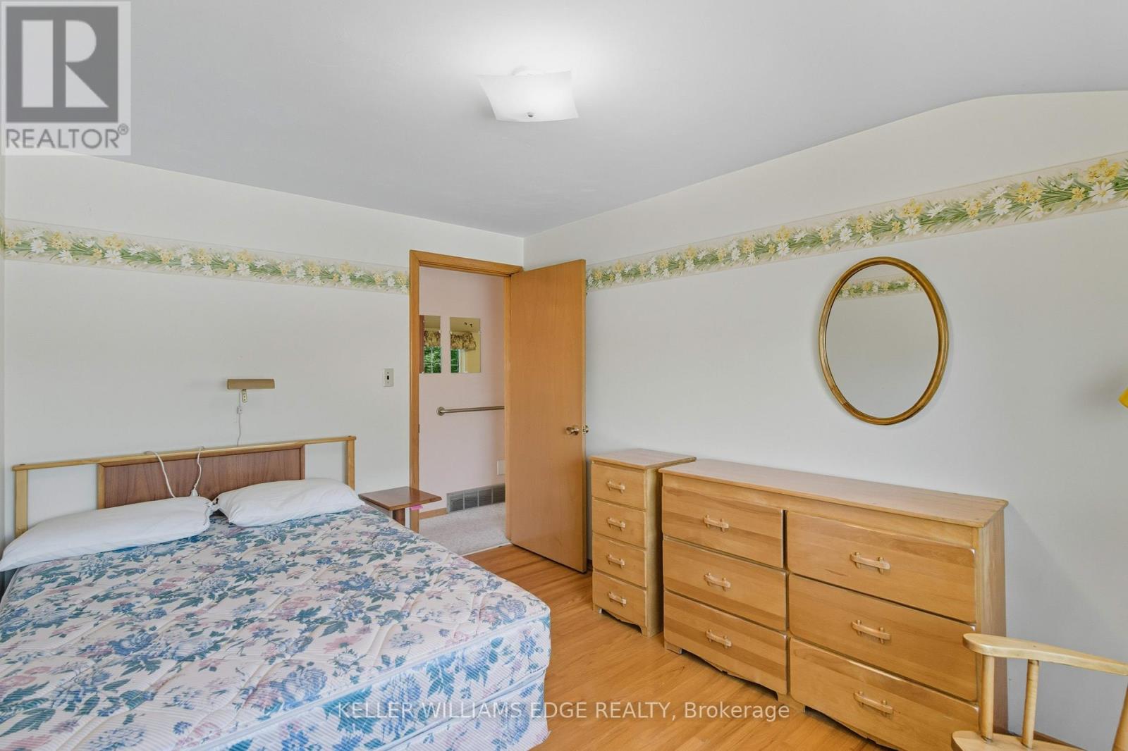 33 Goldfinch Road, Hamilton, Ontario  L9A 3W8 - Photo 28 - X12418138